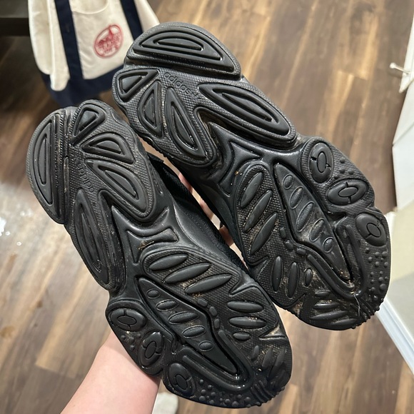 EUC - Adidas Ozweego Triple Black Sneakers Men’s sz 8 (women’s 9-9.5) - Picture 3 of 4